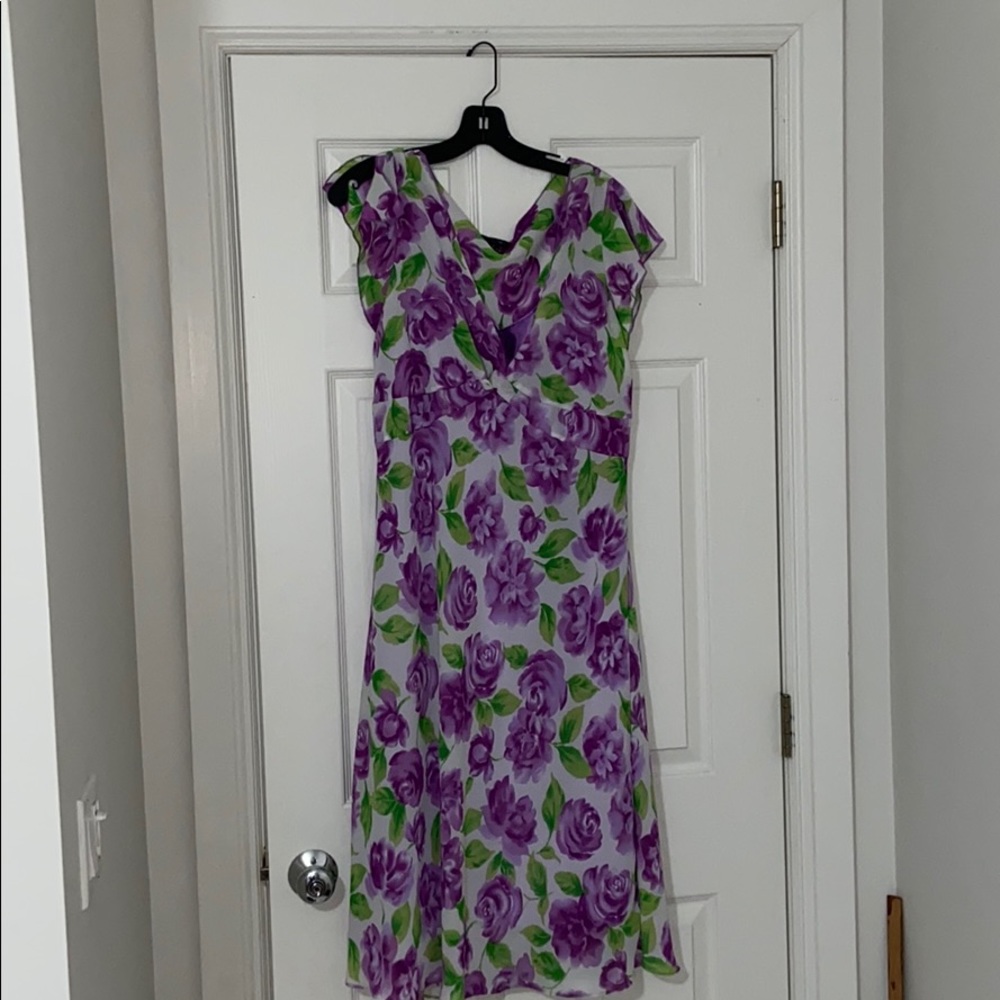 💟Flattering floral dress💟